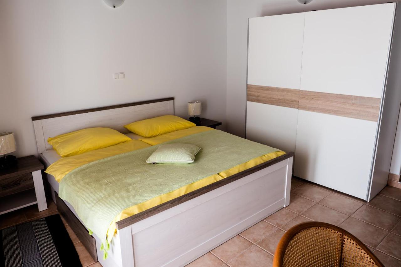 Apartment-Rooms Preka Palit Exterior foto